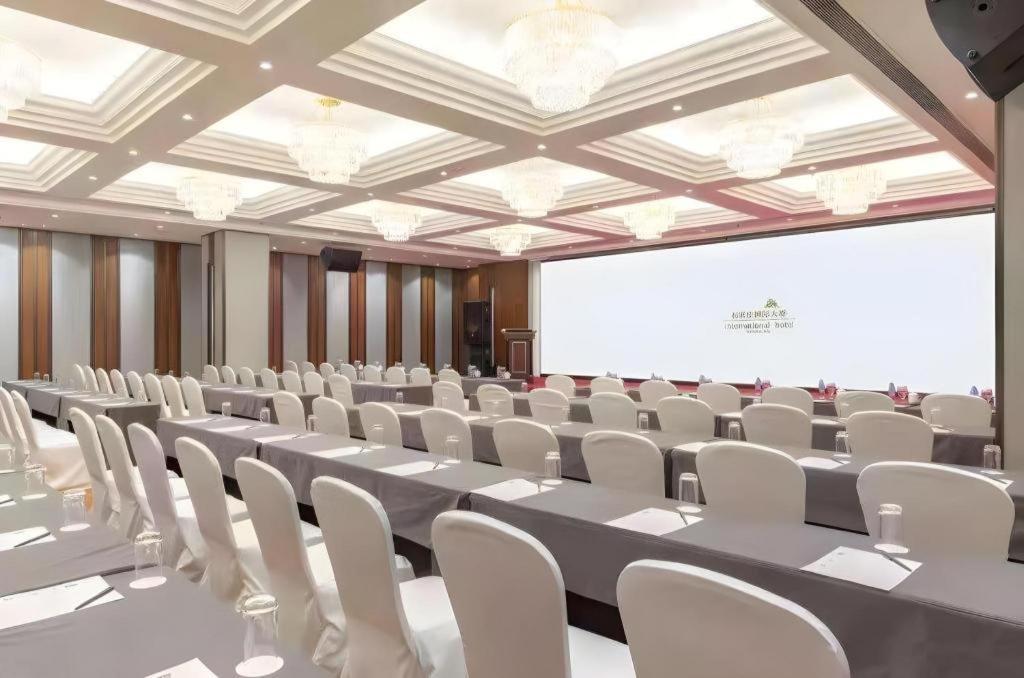 Shijiazhuang International Building Hotel Екстериор снимка